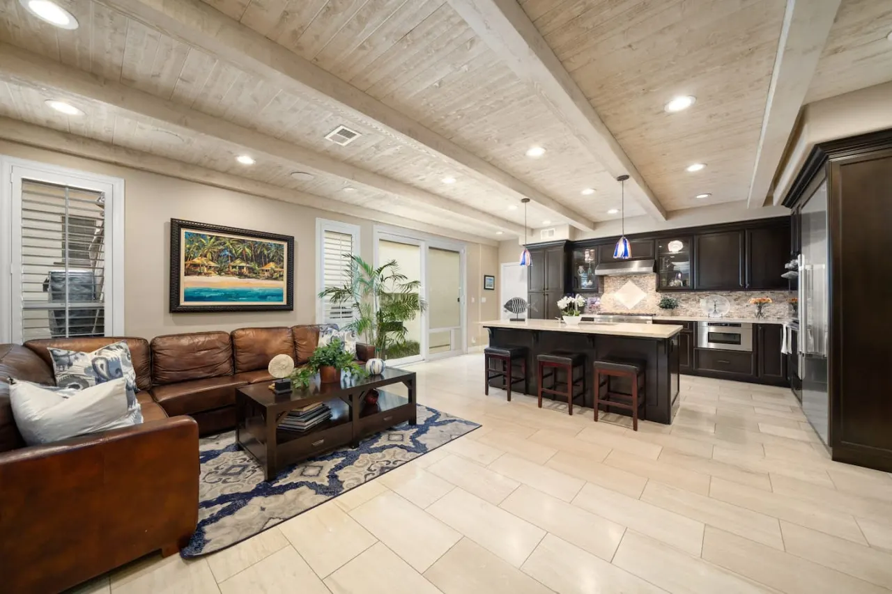 22nd Paradise - Bikes, Fireplace, Hot Tub 12