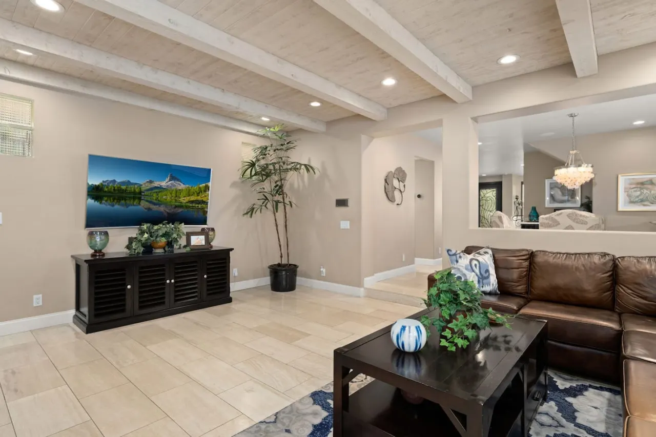 22nd Paradise - Bikes, Fireplace, Hot Tub — photo 4