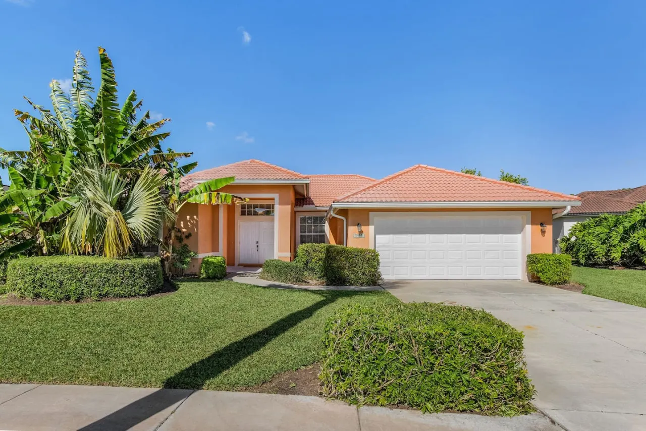 Lakeview Villa*lovely pool home in gated community — photo 4