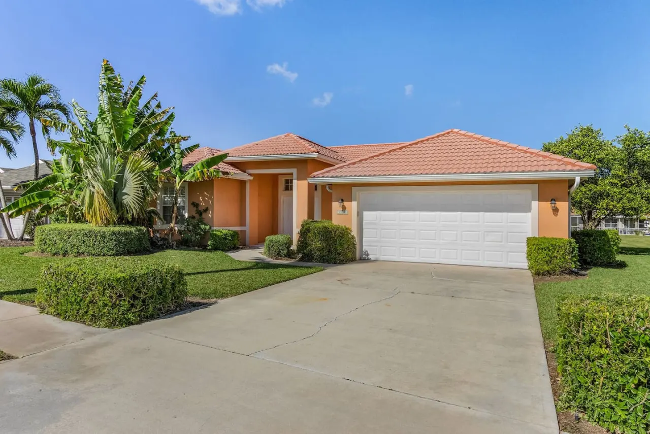 Lakeview Villa*lovely pool home in gated community 7