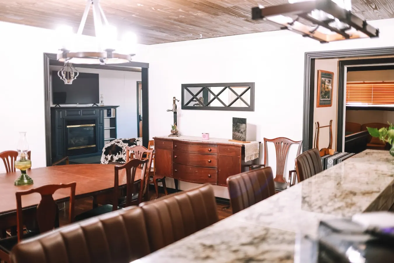 Alley Oasis — 4BR/3BA Spa Yard Retreat 13