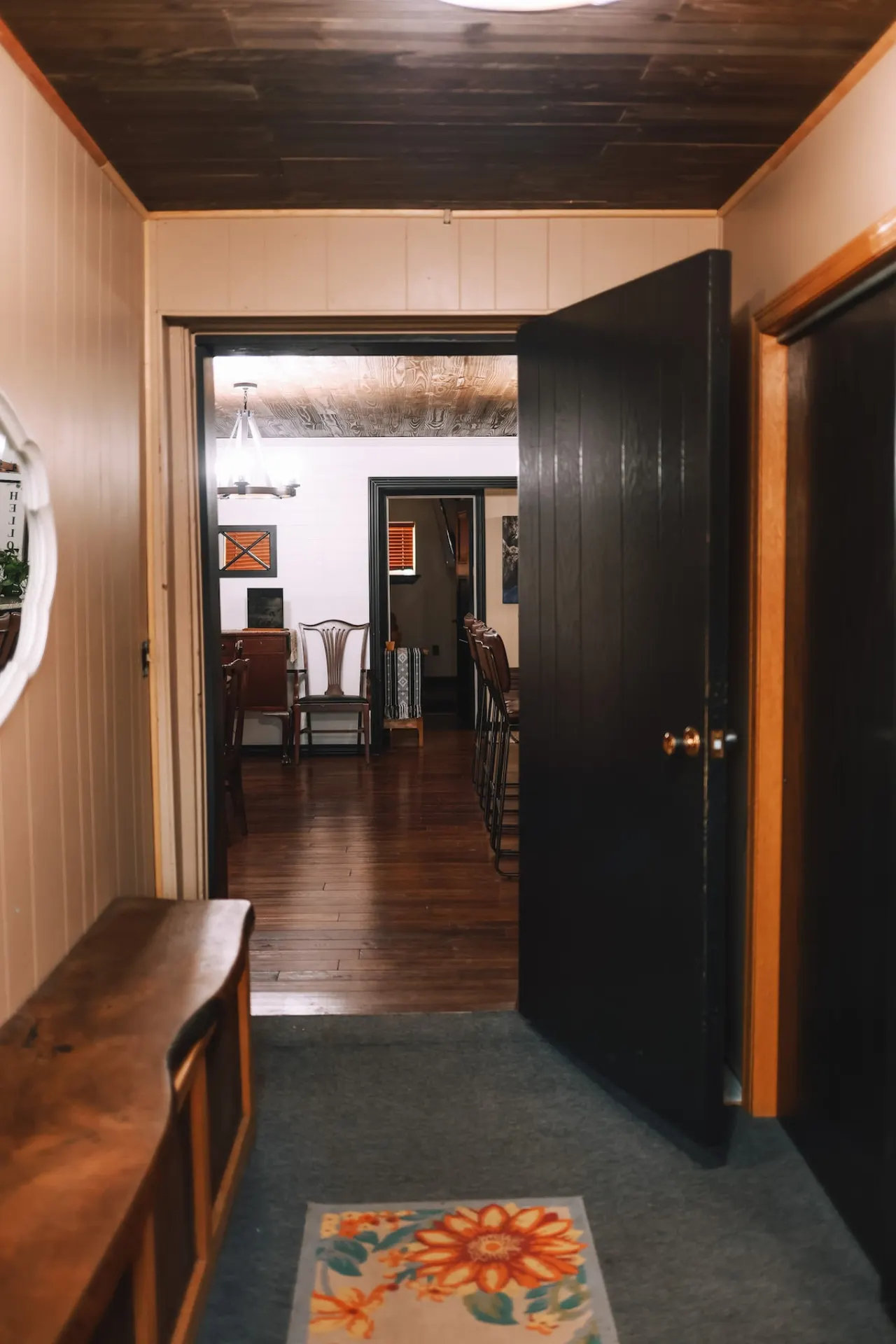 Alley Oasis — 4BR/3BA Spa Yard Retreat 14