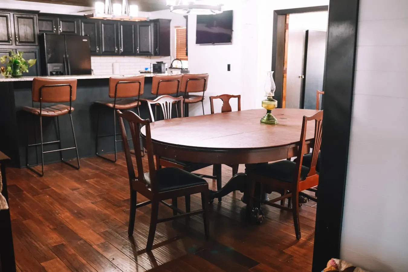 Alley Oasis — 4BR/3BA Spa Yard Retreat 17