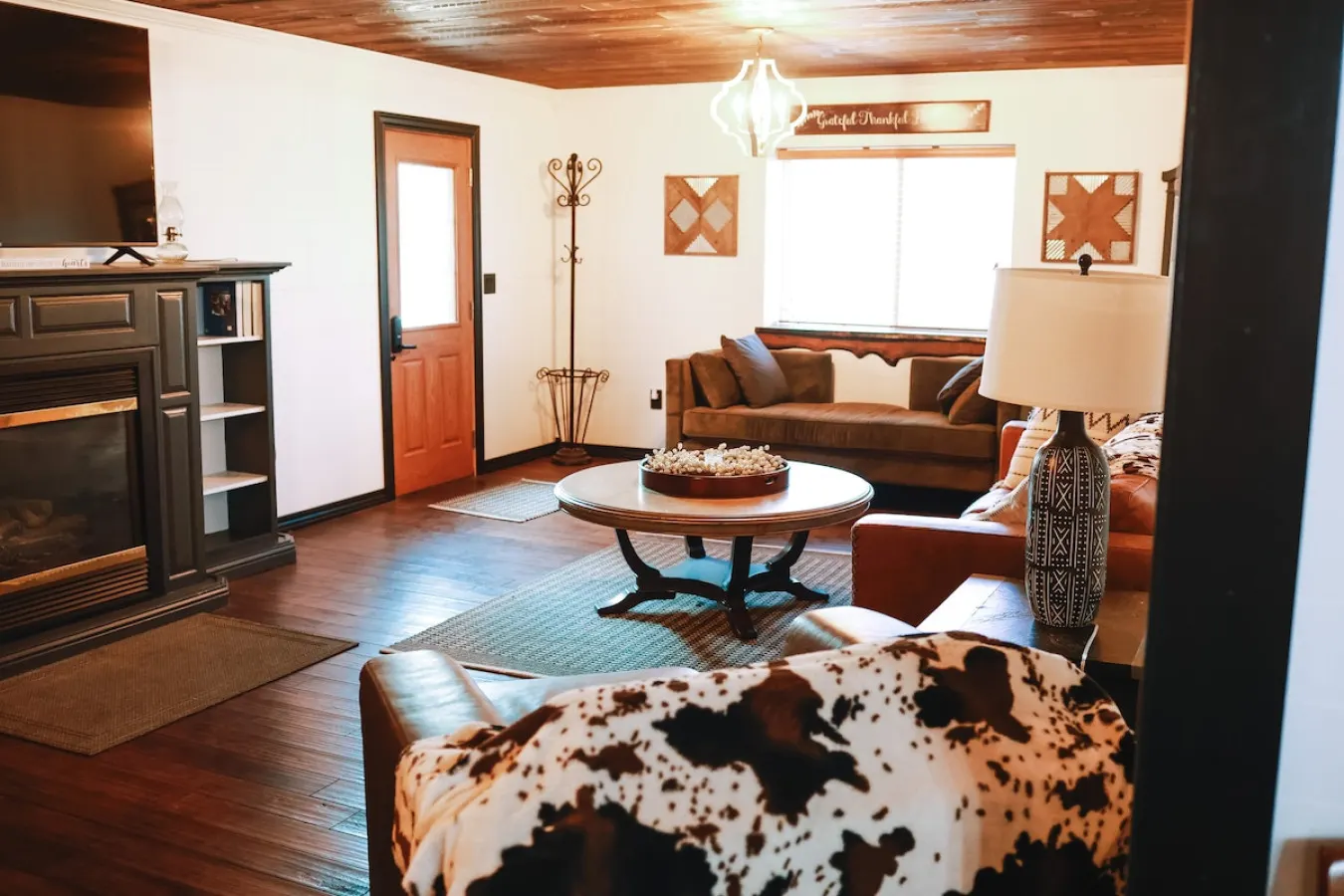 Alley Oasis — 4BR/3BA Spa Yard Retreat 6