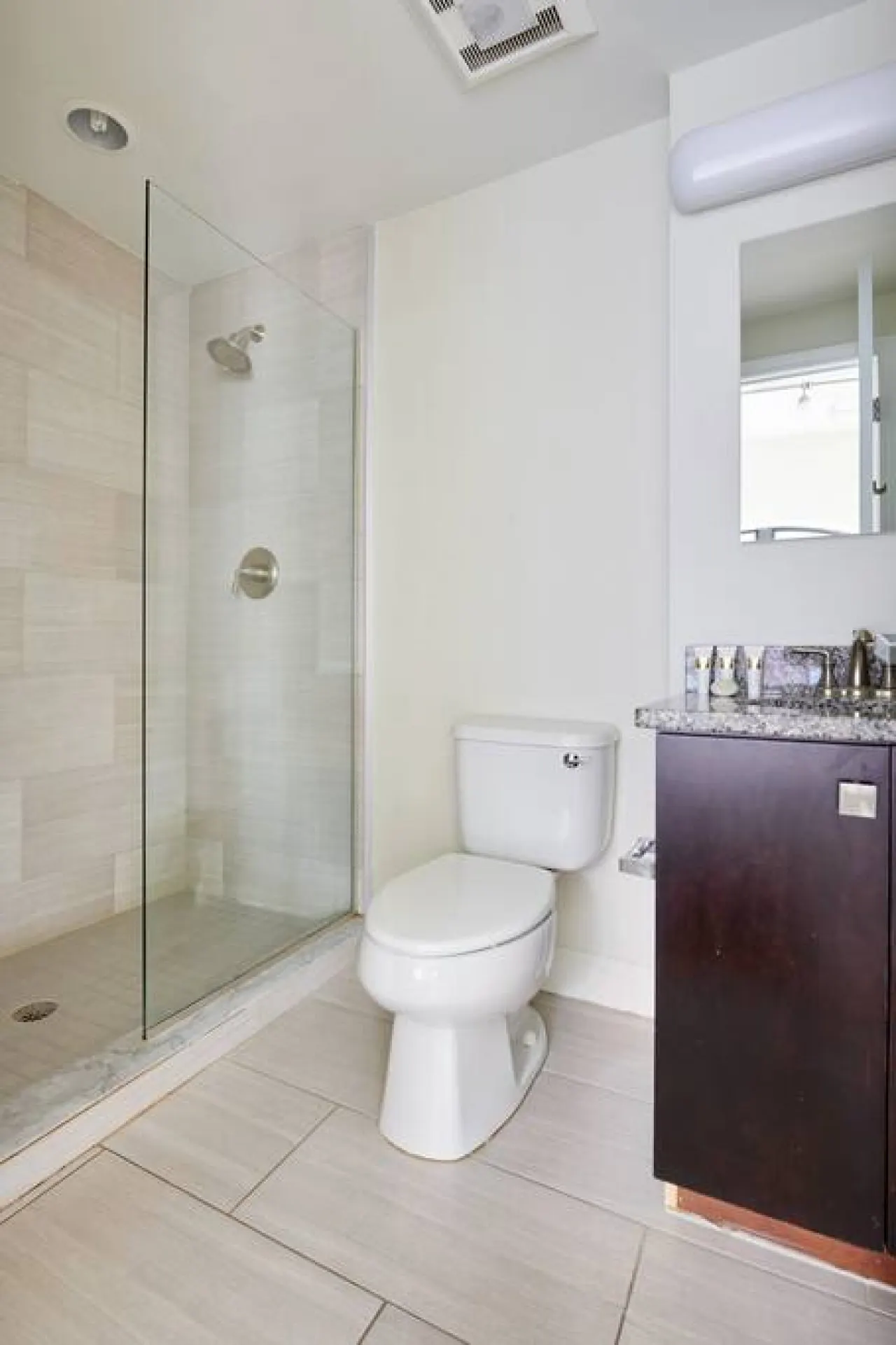 Beautiful 2BR In FIDI Boston Self Check-in 10