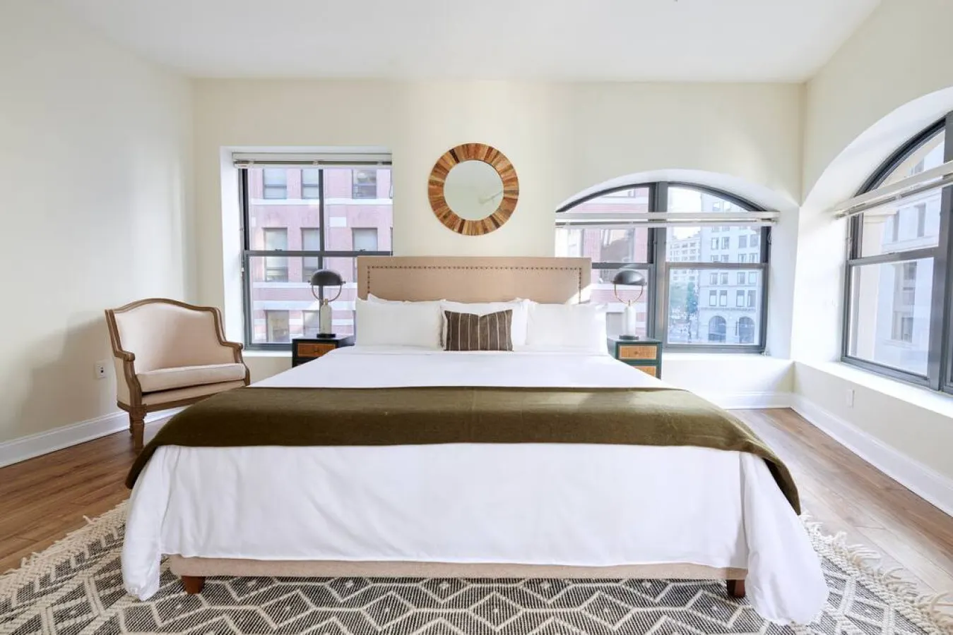 Beautiful 2BR In FIDI Boston Self Check-in 4