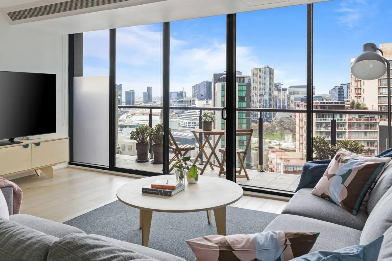 Arin- Penthouse Style 3 bed/2bath Melbourne Home 15