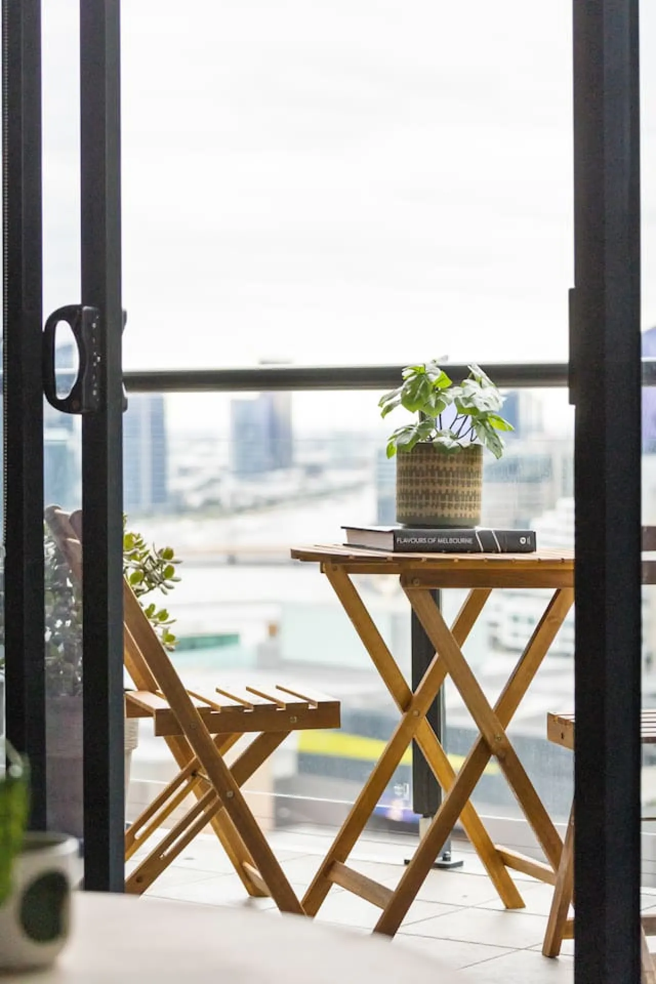 Arin- Penthouse Style 3 bed/2bath Melbourne Home — photo 4