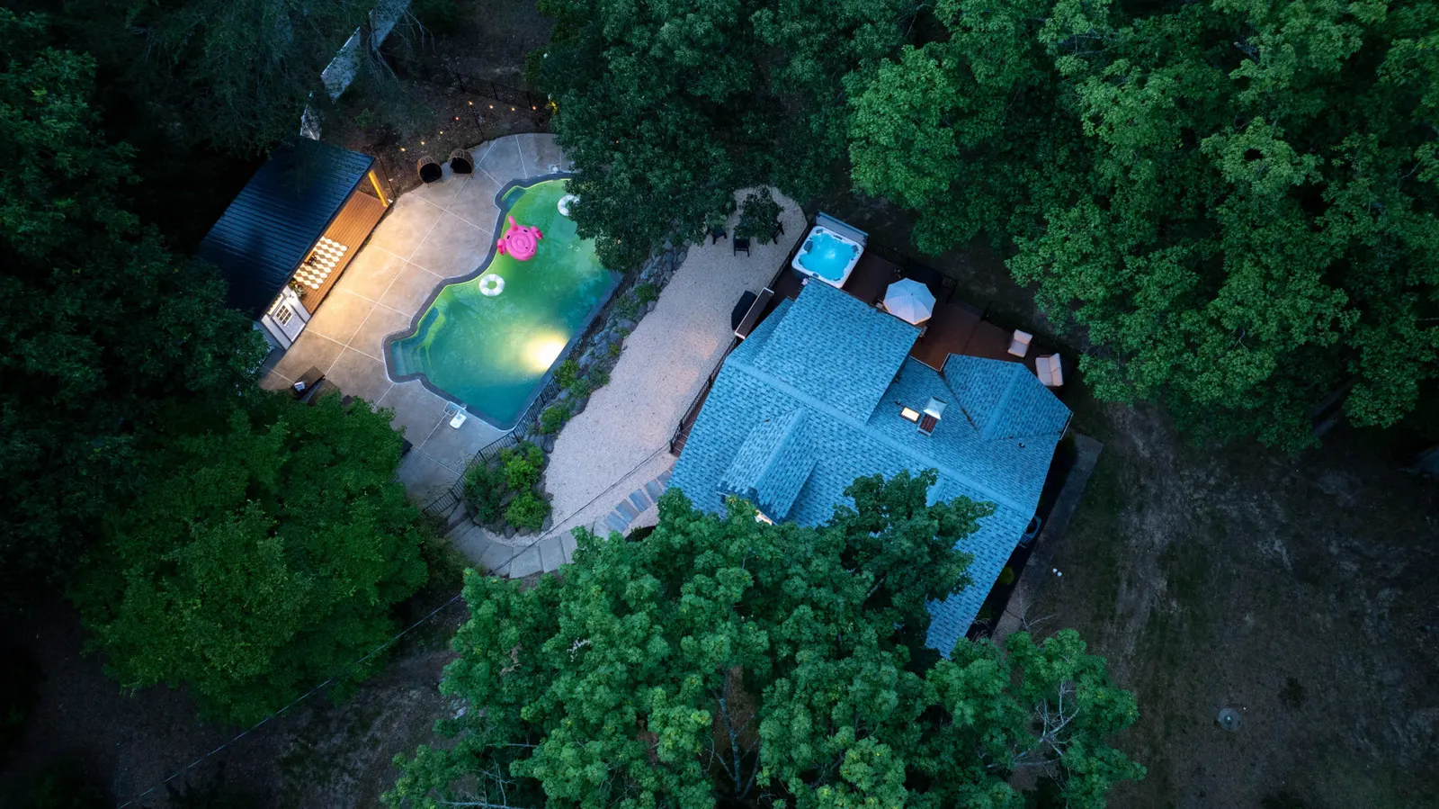 Riverfront Romance Retreat 15