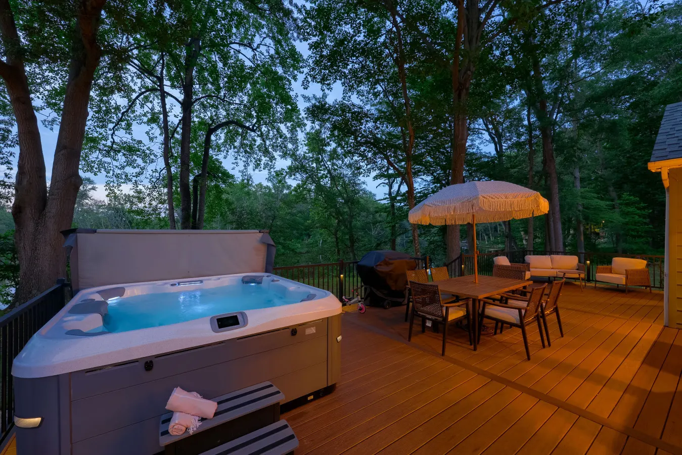 Riverfront Romance Retreat — photo 3