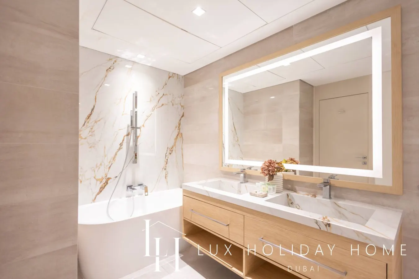 LUX The Banyan Tree Suite 15