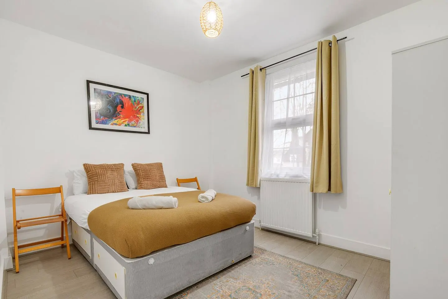 Beautiful House with Free parking & 2 bathrooms 8