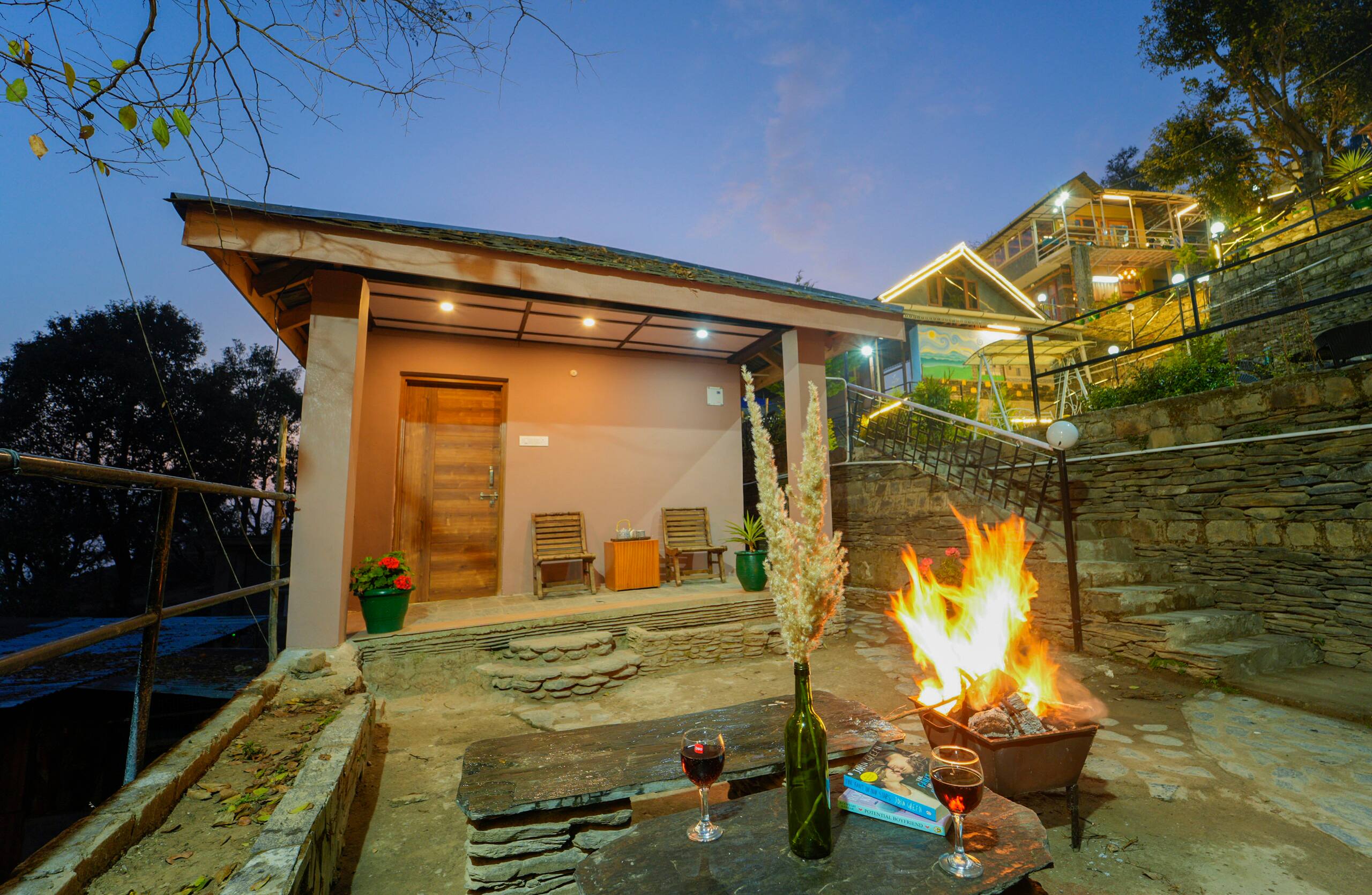 Ivy Hut : Bonfire+ WiFi + Cafe 23