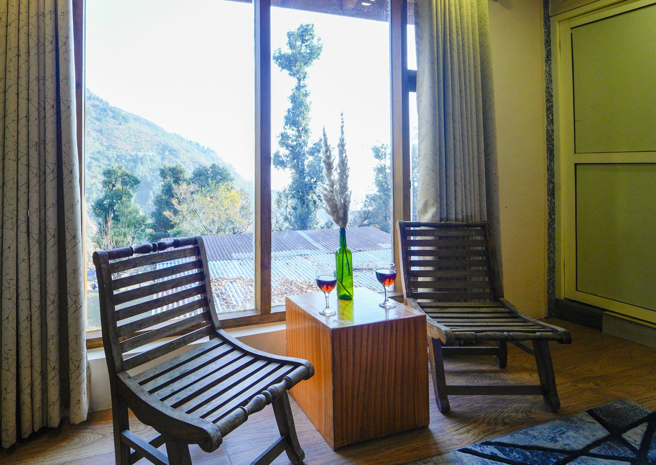 Ivy Hut : Bonfire+ WiFi + Cafe 9