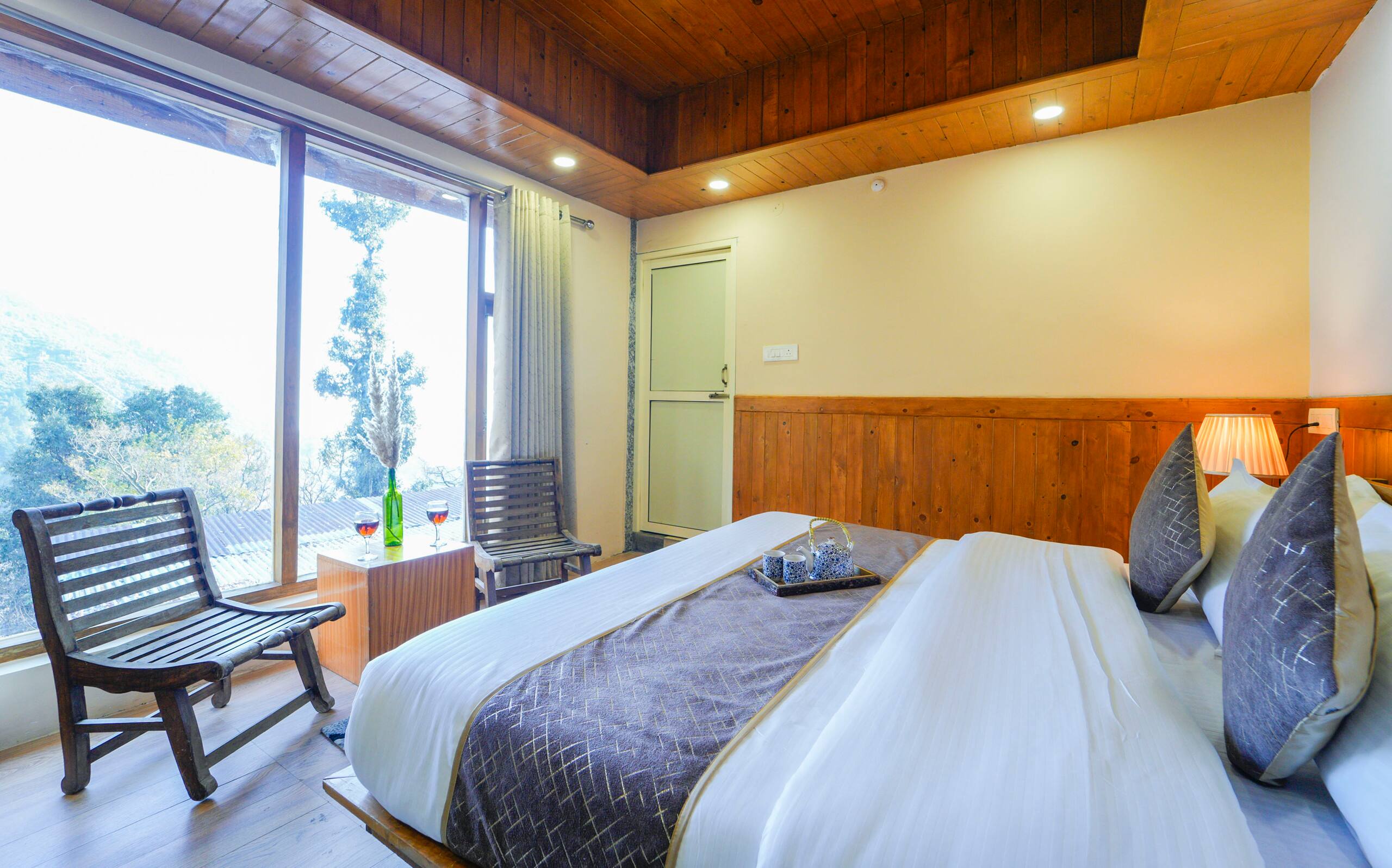 Ivy Hut : Bonfire+ WiFi + Cafe 11