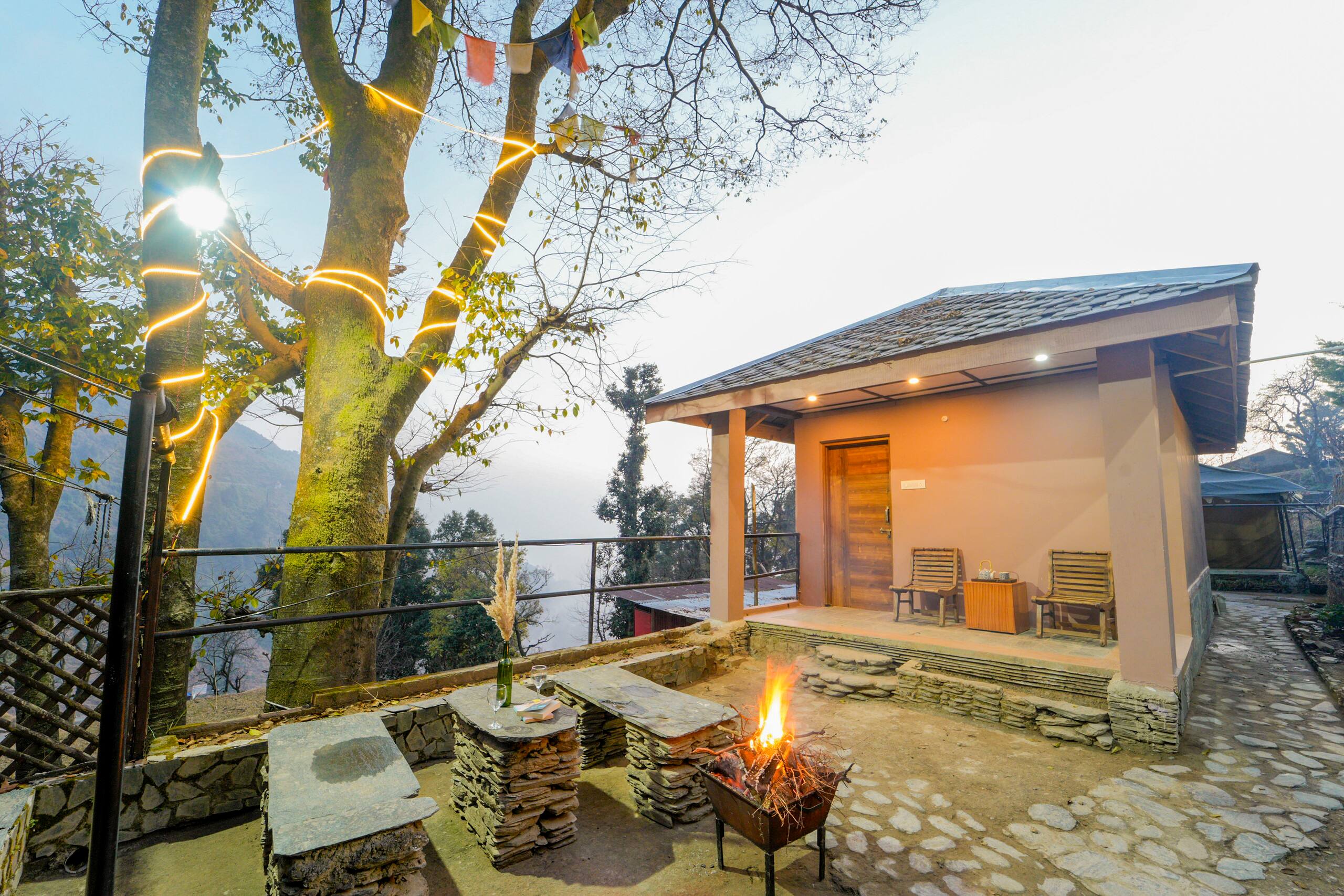 Ivy Hut : Bonfire+ WiFi + Cafe 20