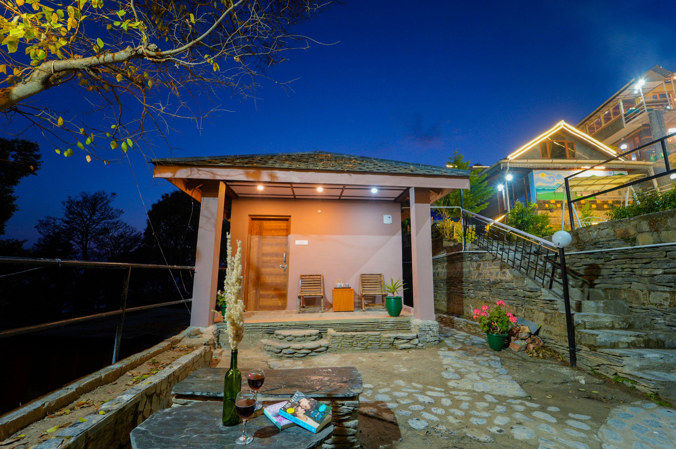 Ivy Hut : Bonfire+ WiFi + Cafe 22