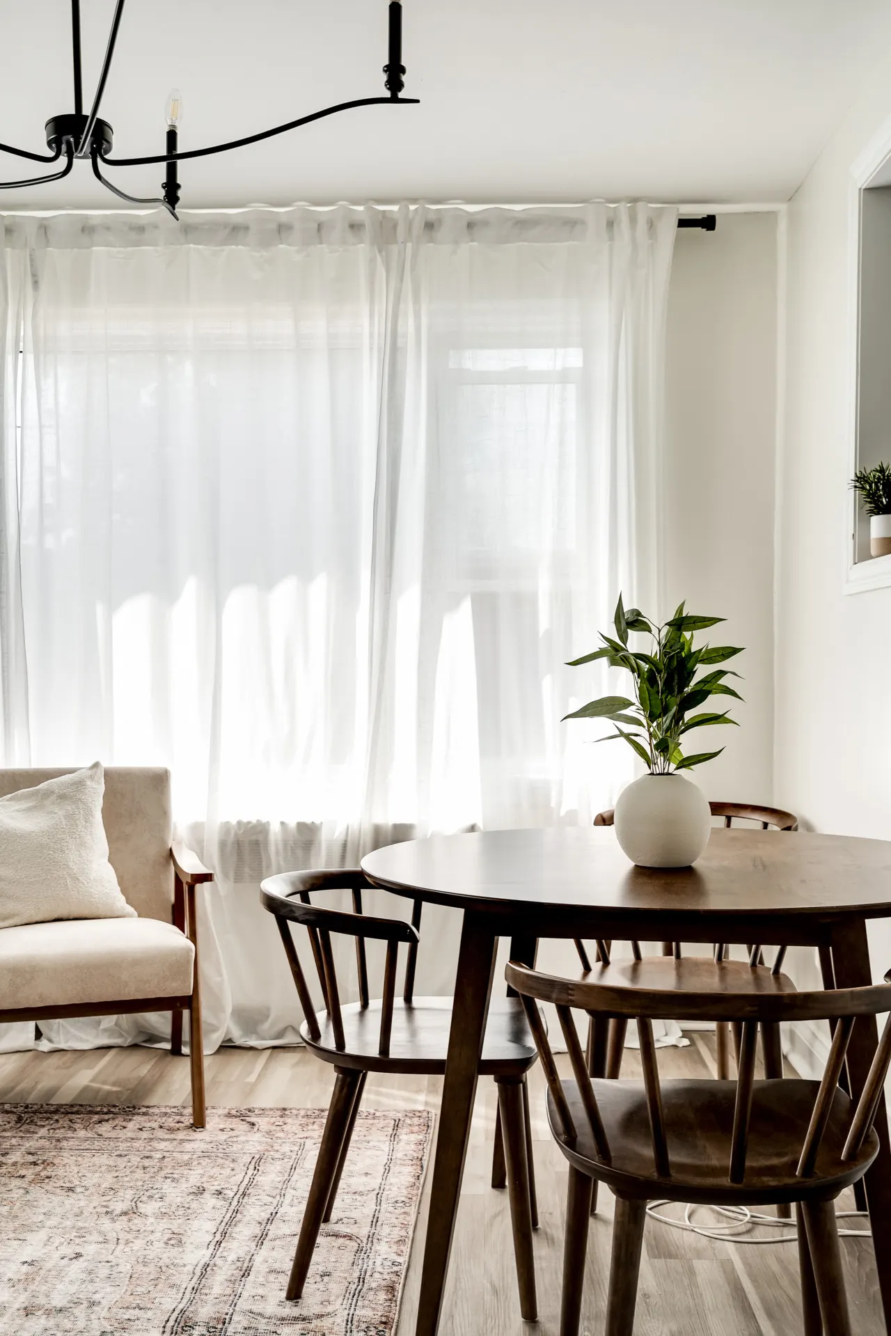Stylish 2BR – Near Queen’s, Hospitals & Lake Ontario — foto 3