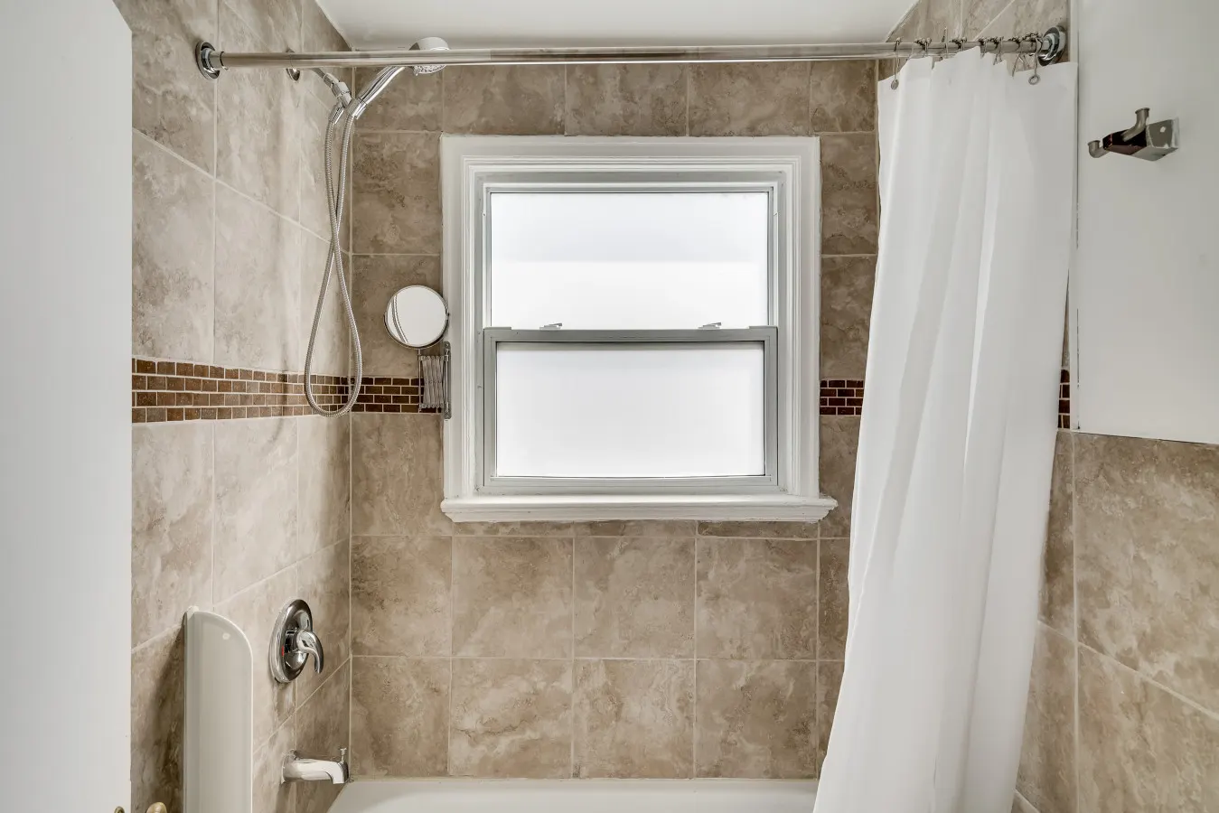 Stylish 2BR – Near Queen’s, Hospitals & Lake Ontario — foto 4