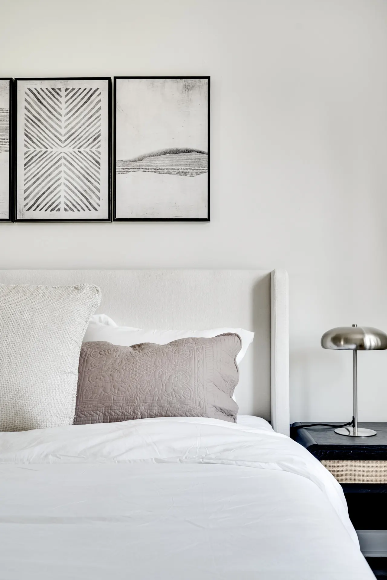 Stylish 2BR – Near Queen’s, Hospitals & Lake Ontario 7