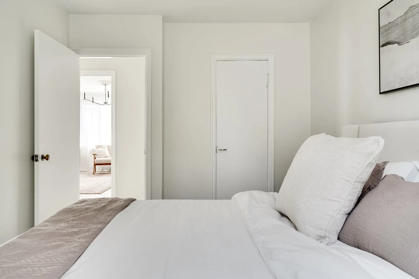 Stylish 2BR – Near Queen’s, Hospitals & Lake Ontario 8