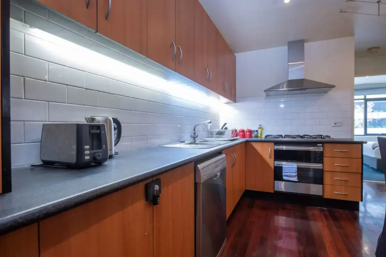 Readyset Apartments on King - B8 1