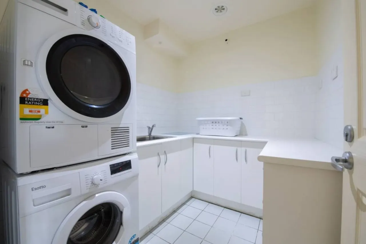 Readyset Apartments on King - B8 13