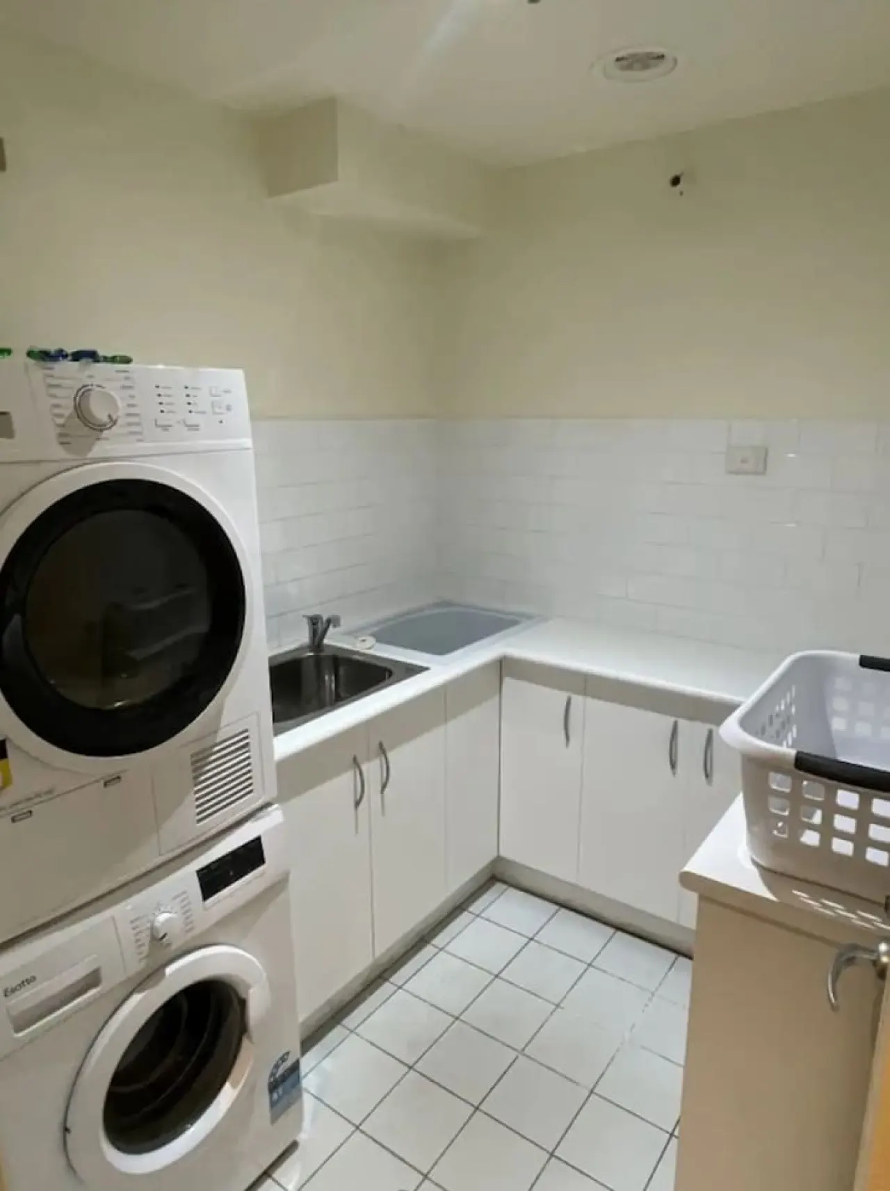 Readyset Apartments on King - B8 14