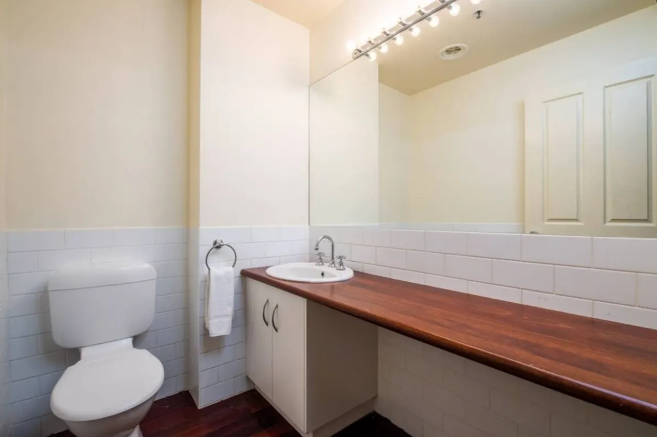 Readyset Apartments on King - B8 18