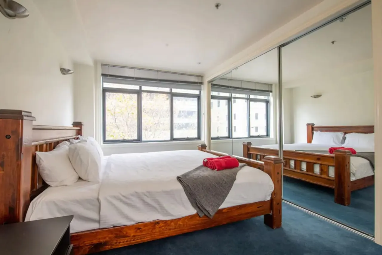 Readyset Apartments on King - B8 5