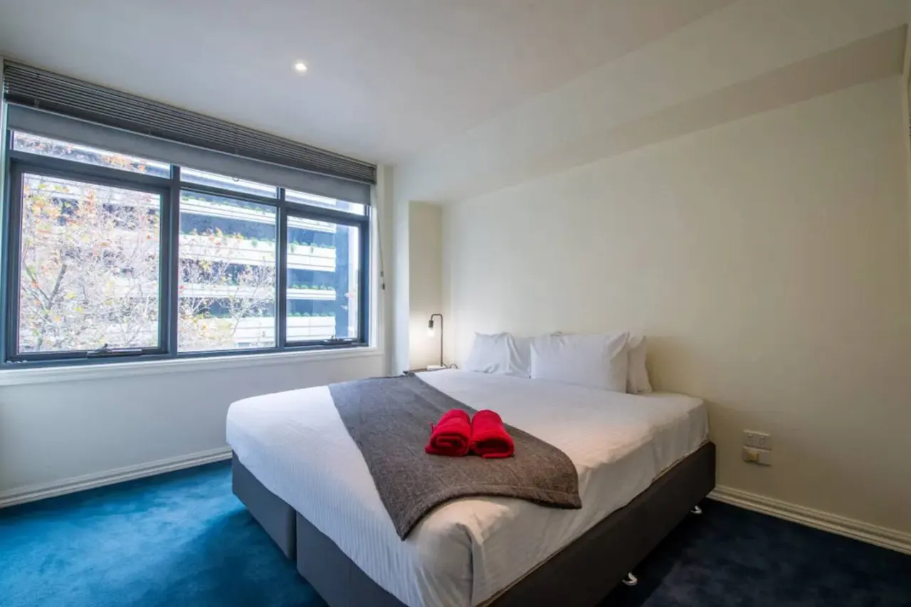 Readyset Apartments on King - B8 6