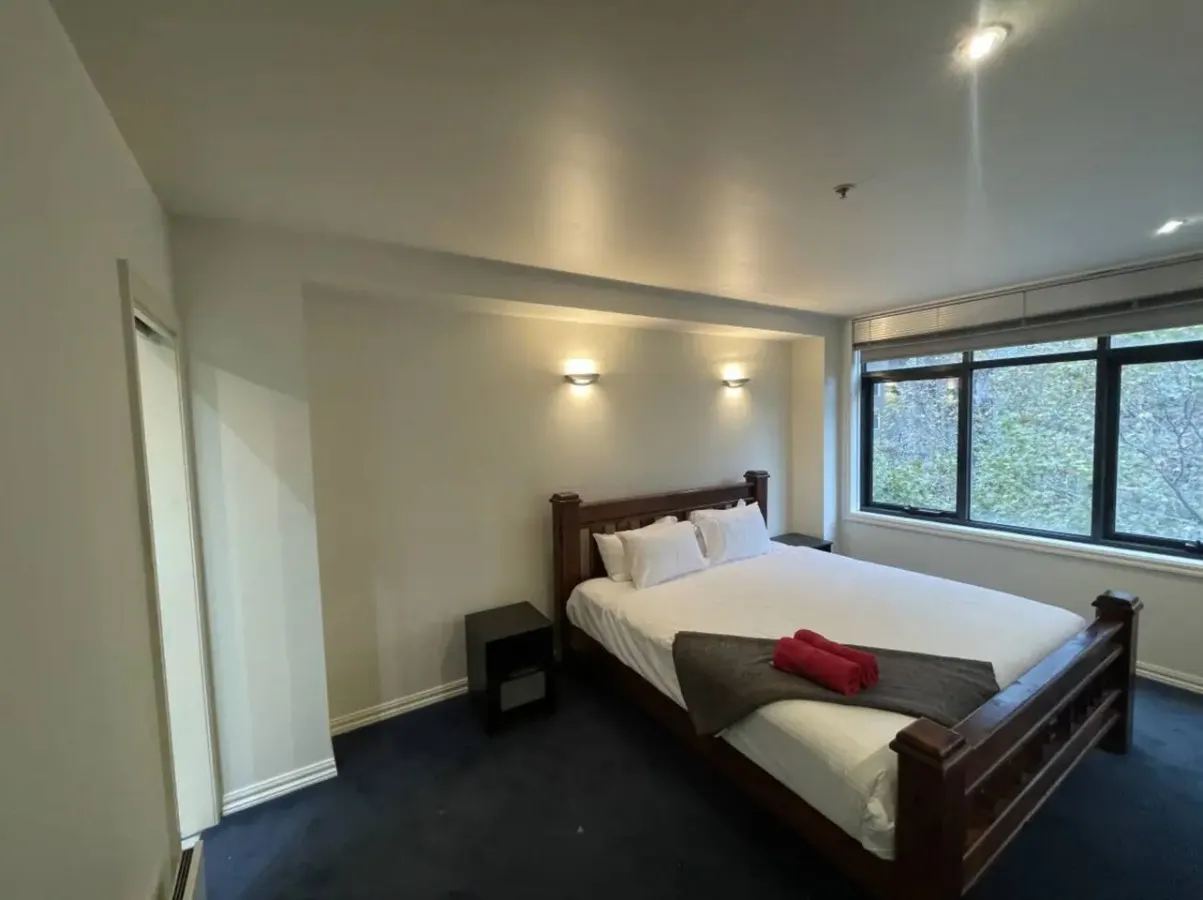 Readyset Apartments on King - B8 7