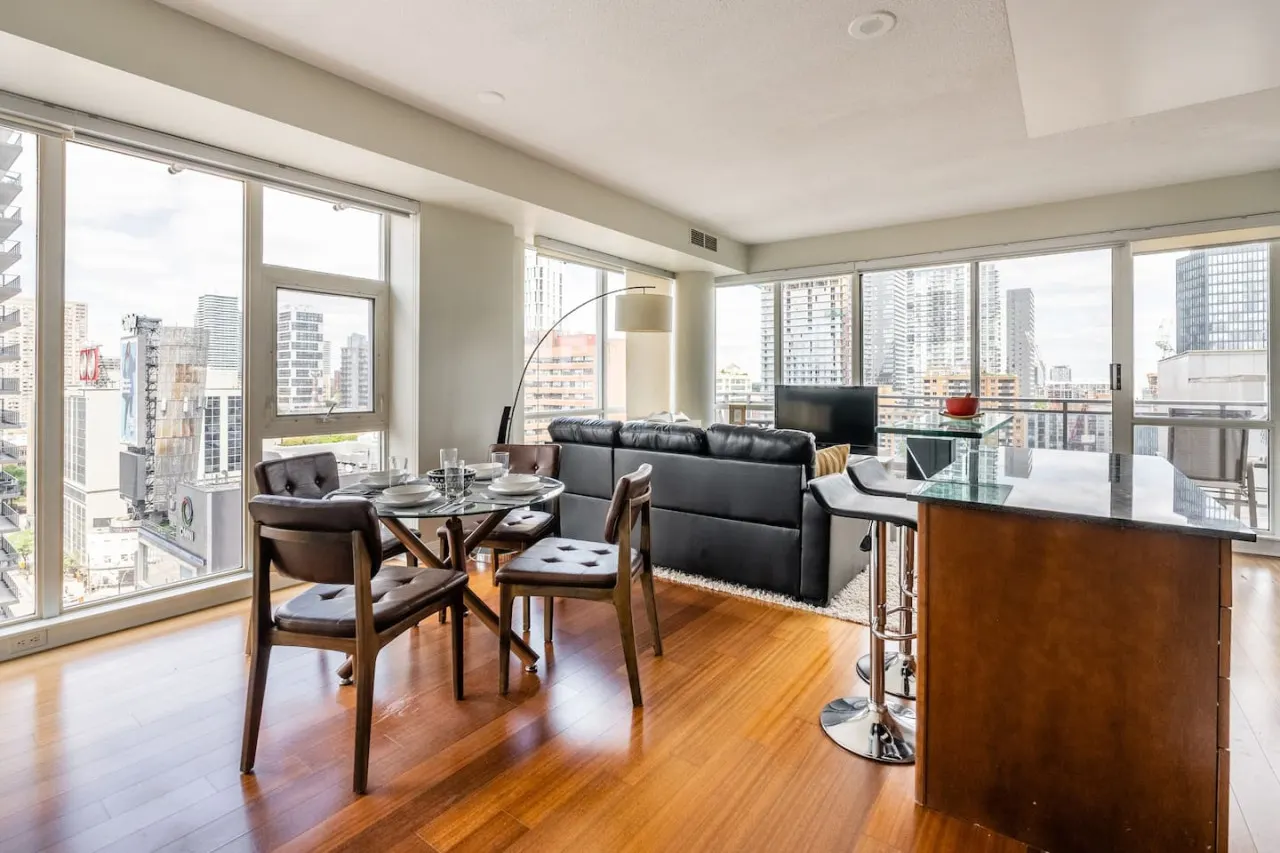 Inviting 1BR Condo • Great Location • City Views