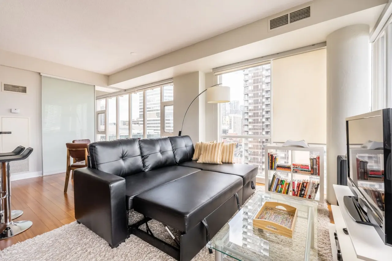Inviting 1BR Condo Great Location City Views 6