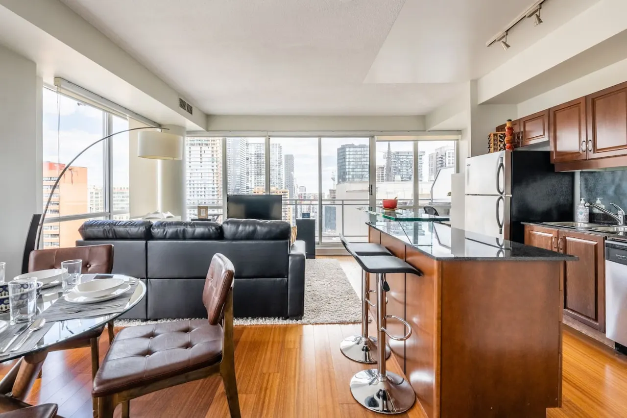 Inviting 1BR Condo Great Location City Views 7