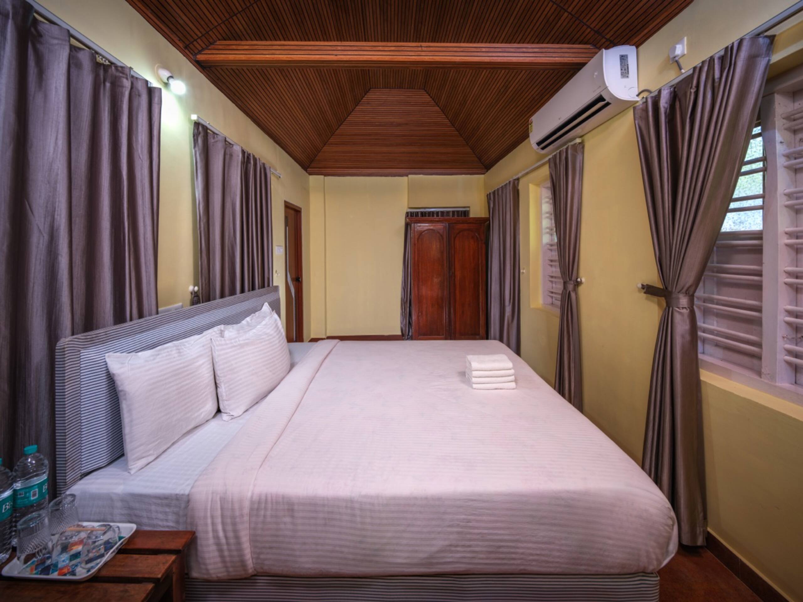 Kerala House | Beachfront Estate Ac and Bathroom — photo 2