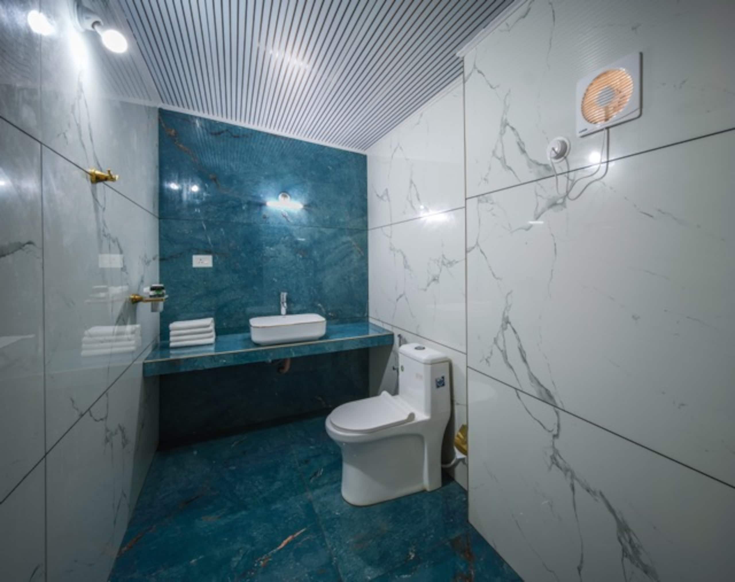 Kerala House | Beachfront Estate Ac and Bathroom — photo 3