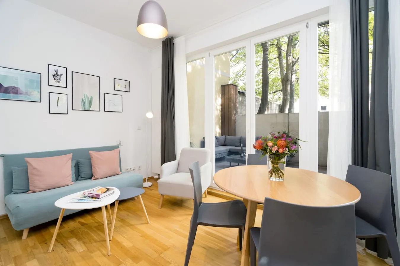 Bright 1 Bedroom Apartment with Terrace