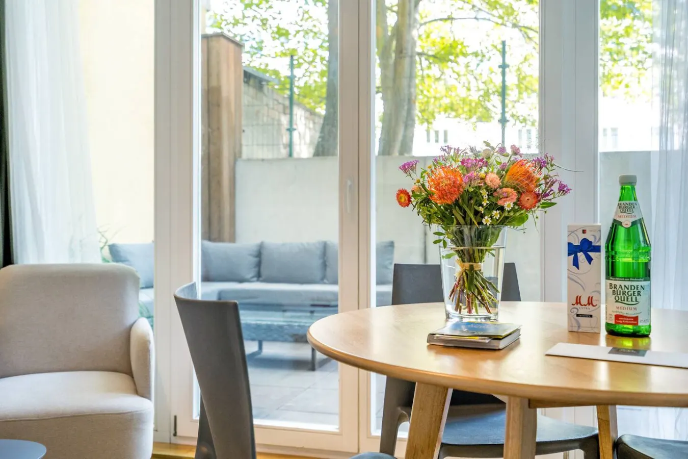 Bright 1 Bedroom Apartment with Terrace — photo 2