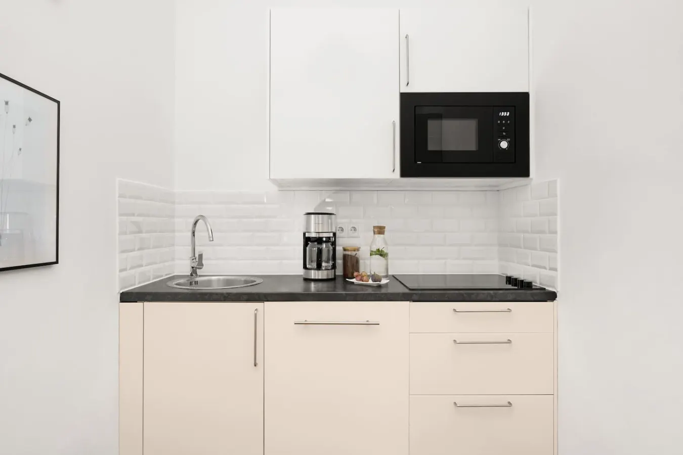 Bright 1 Bedroom Apartment with Terrace 10