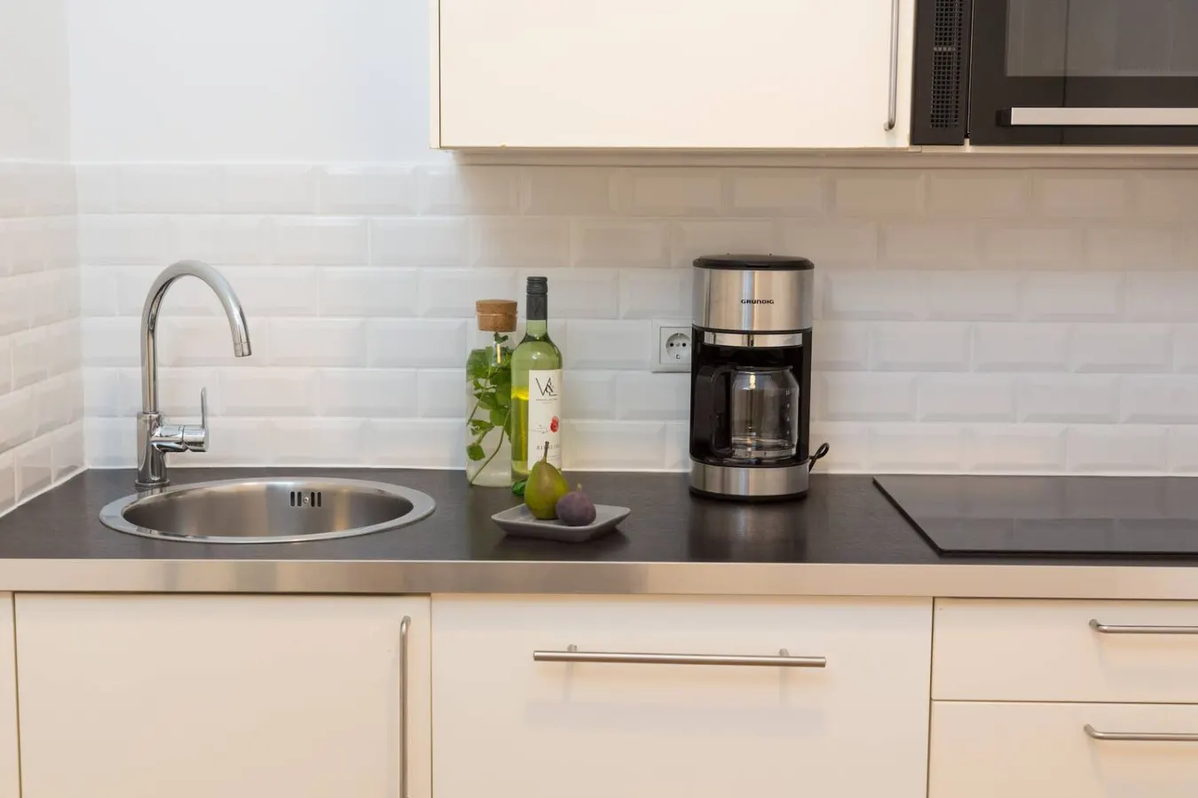 Bright 1 Bedroom Apartment with Terrace 12