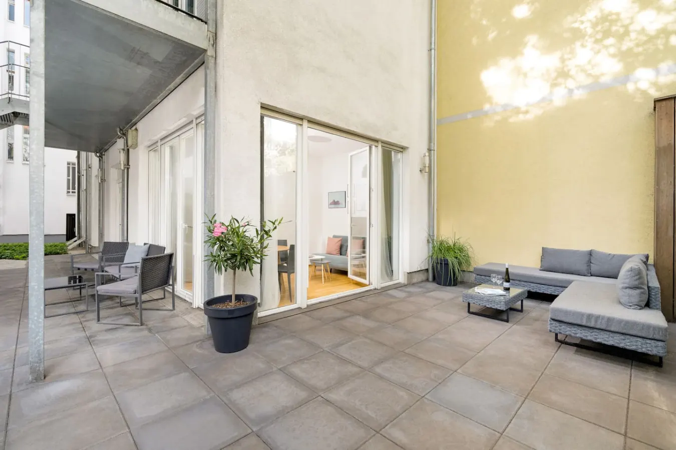 Bright 1 Bedroom Apartment with Terrace 18