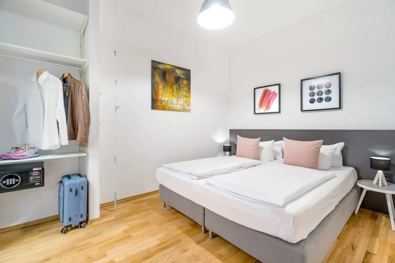 Bright 1 Bedroom Apartment with Terrace — photo 3