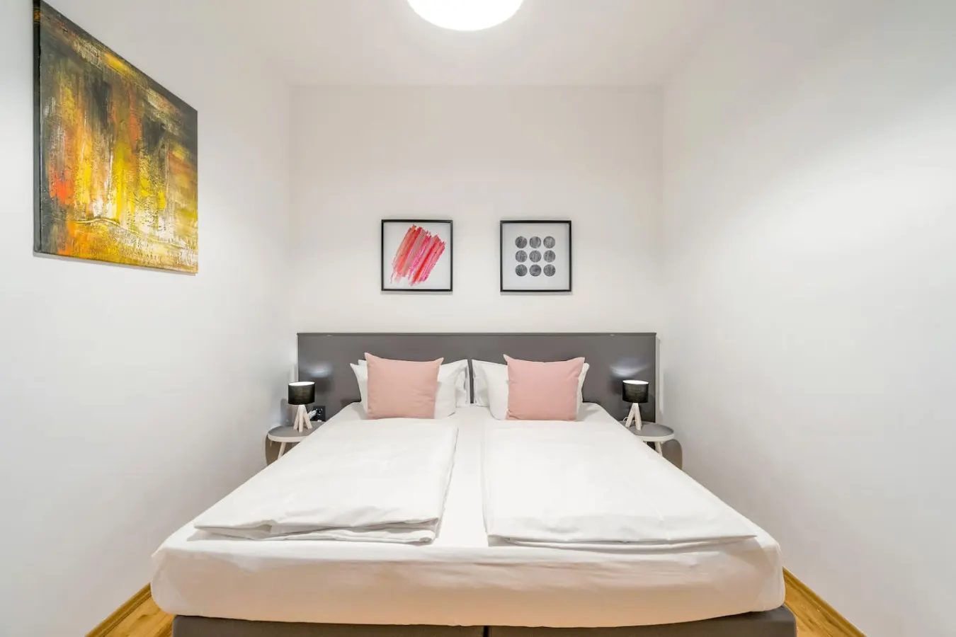 Bright 1 Bedroom Apartment with Terrace 8