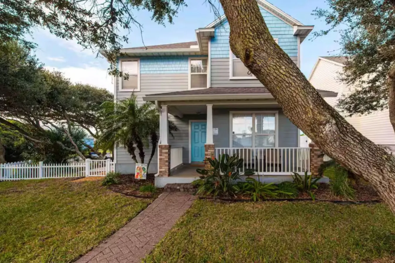 The Saltwater Cottage Jacuzzi + Steps to Beach