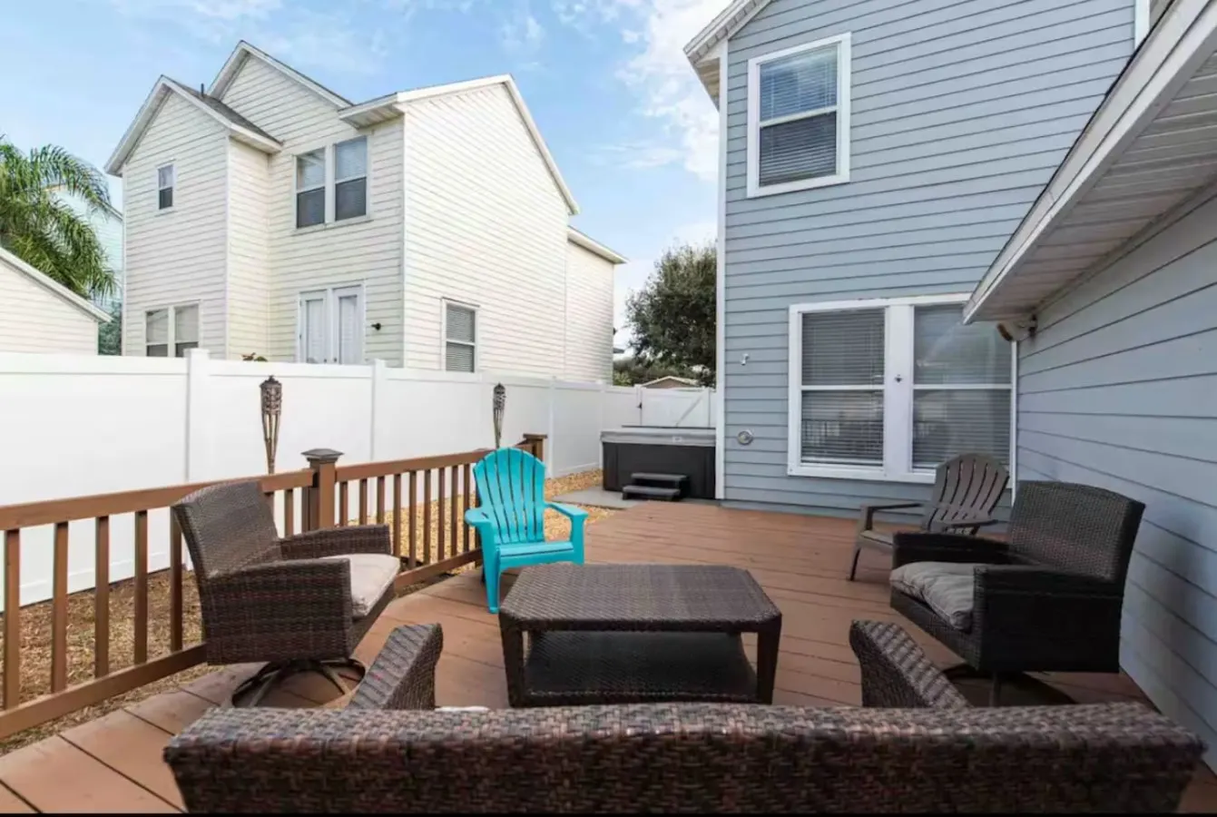 The Saltwater Cottage Jacuzzi + Steps to Beach — photo 4