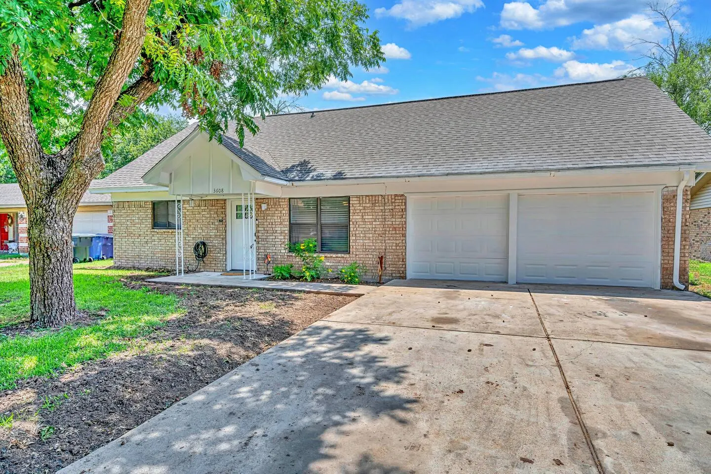 Bear Breeze on Kenwood- Waco/Magnolia/BU 10
