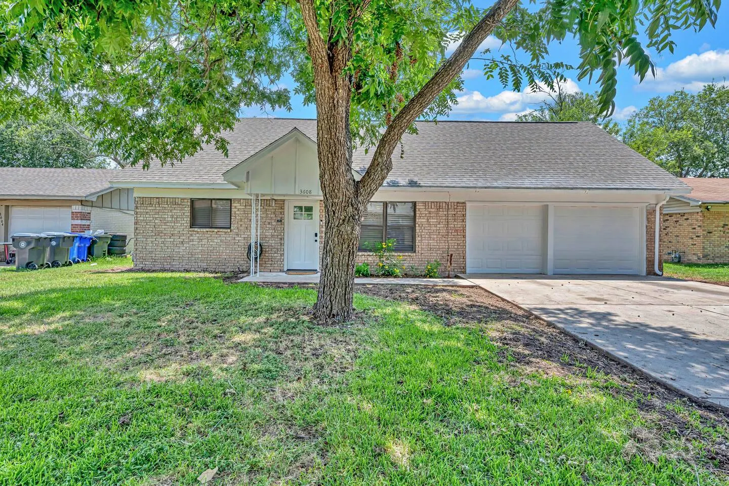 Bear Breeze on Kenwood- Waco/Magnolia/BU 13