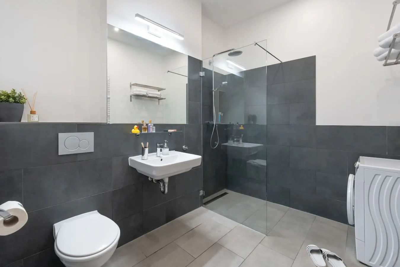 Design Apartment (85sqm) with 2 Bedrooms & Terrace 14