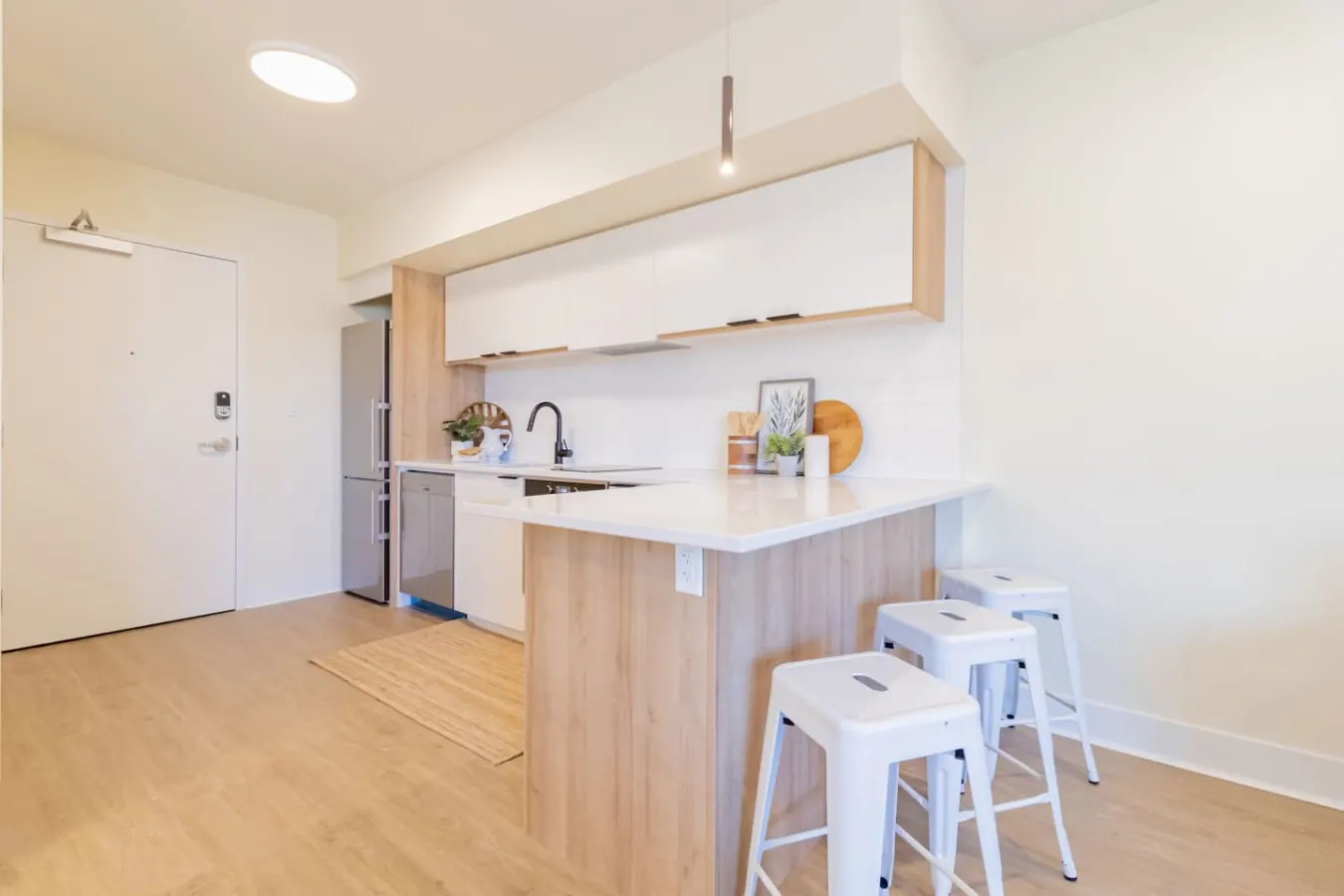 2 Bedroom Condo- Hot Tub, 1 min to beach - 202 10